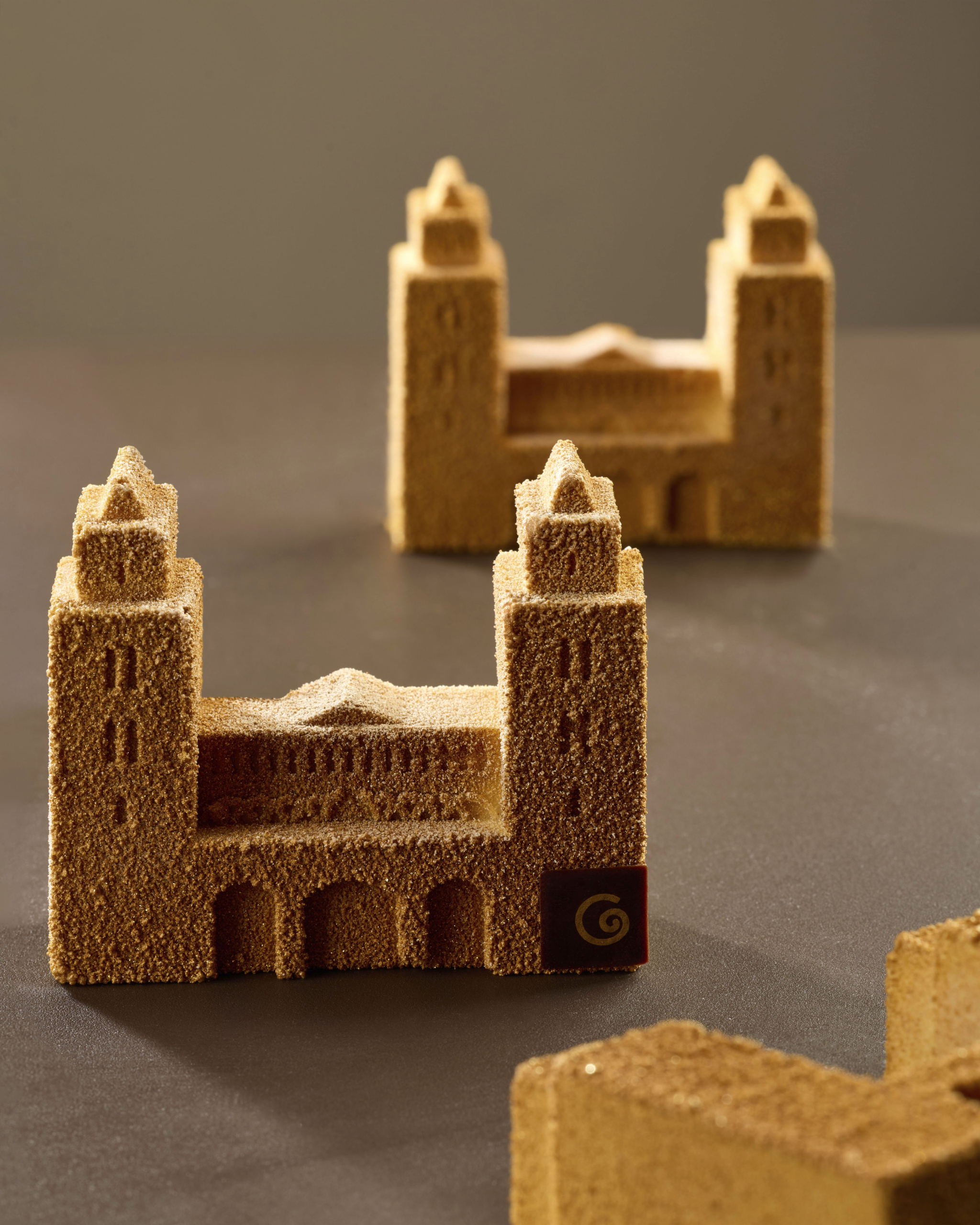 Monoporzioni scolpite a forma della cattedrale di Cefalù, con etichetta Glorioso