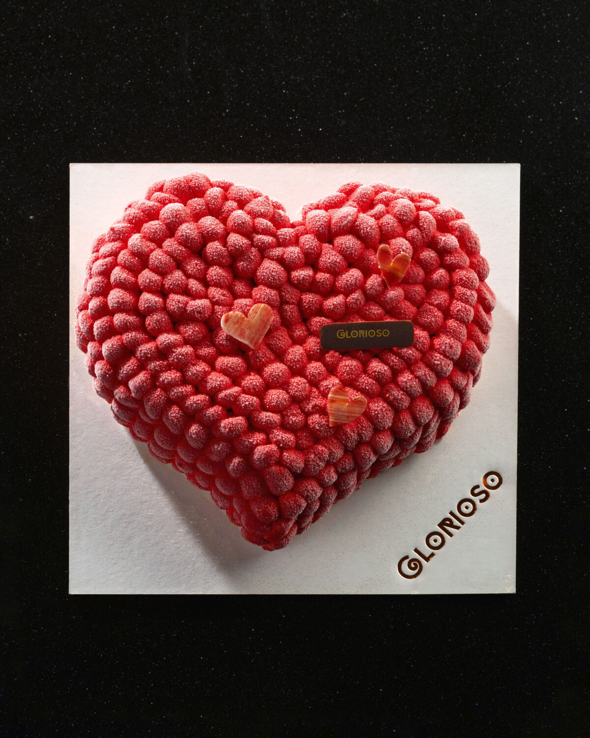 Torta Cuore all'Italiana ricoperta di bignè vellutati rossi